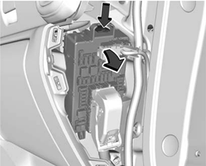 Chevrolet Silverado (GMT T1XX; 2019-2021): access the back of the right fuse block