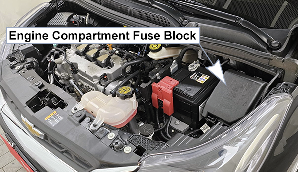 Chevrolet Spark (M400; 2019-2022): Engine compartment fuse box location