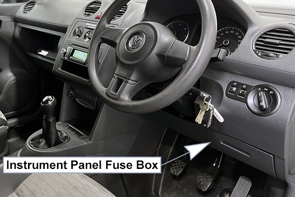 Fuse Box Diagrams Volkswagen Caddy (2011-2015) - Fusesinfo.com