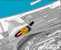 Volkswagen Passat (B7; 2011-2015): Heated windscreen relay