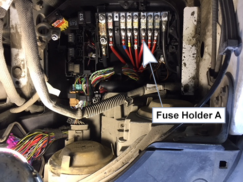 Volkswagen Transporter (T5; 2003-2009): Fuse Holder A location